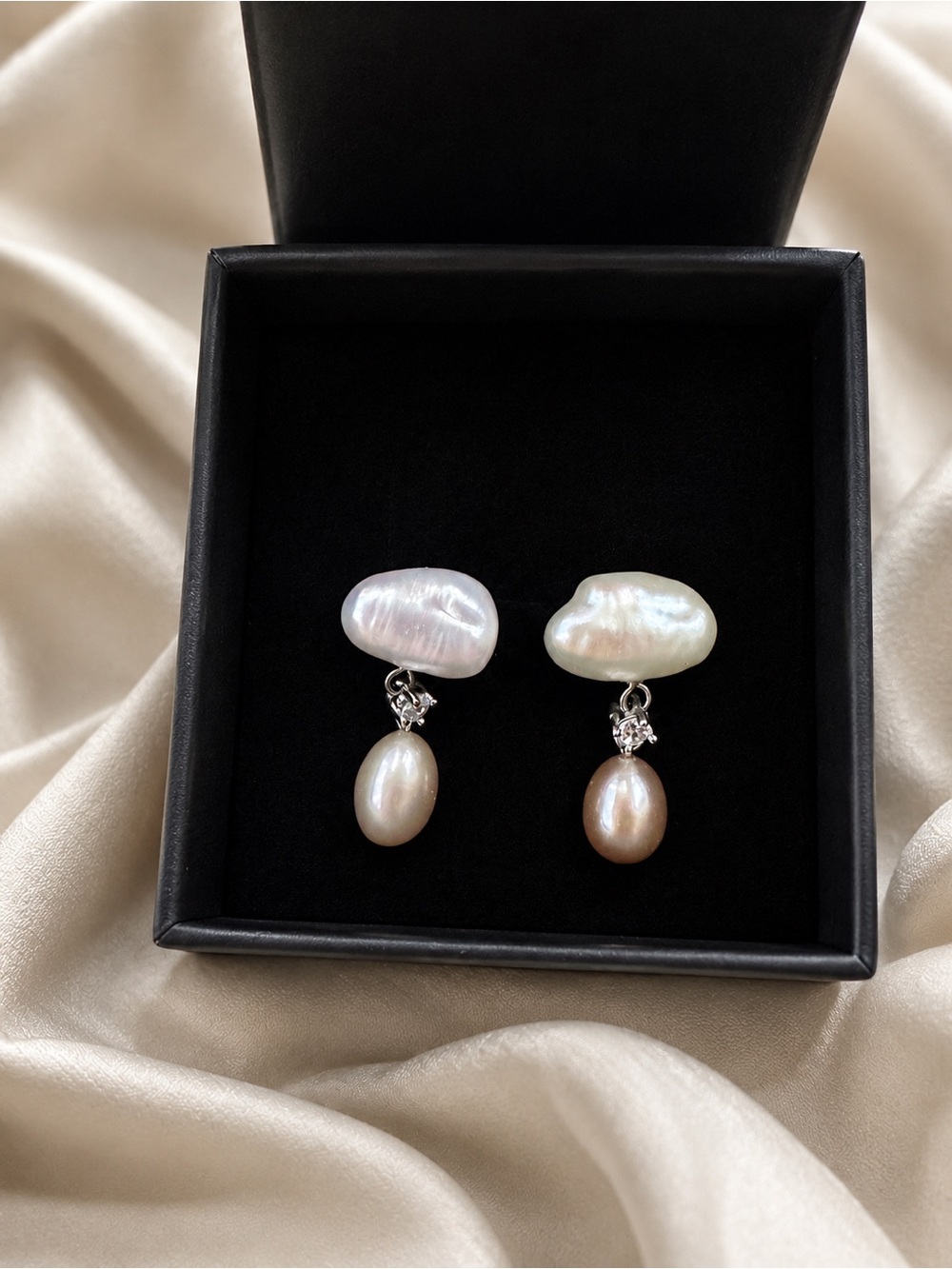 925 Silver Elegant Freshwater Pearl Drop Earrings - White Pearlescent